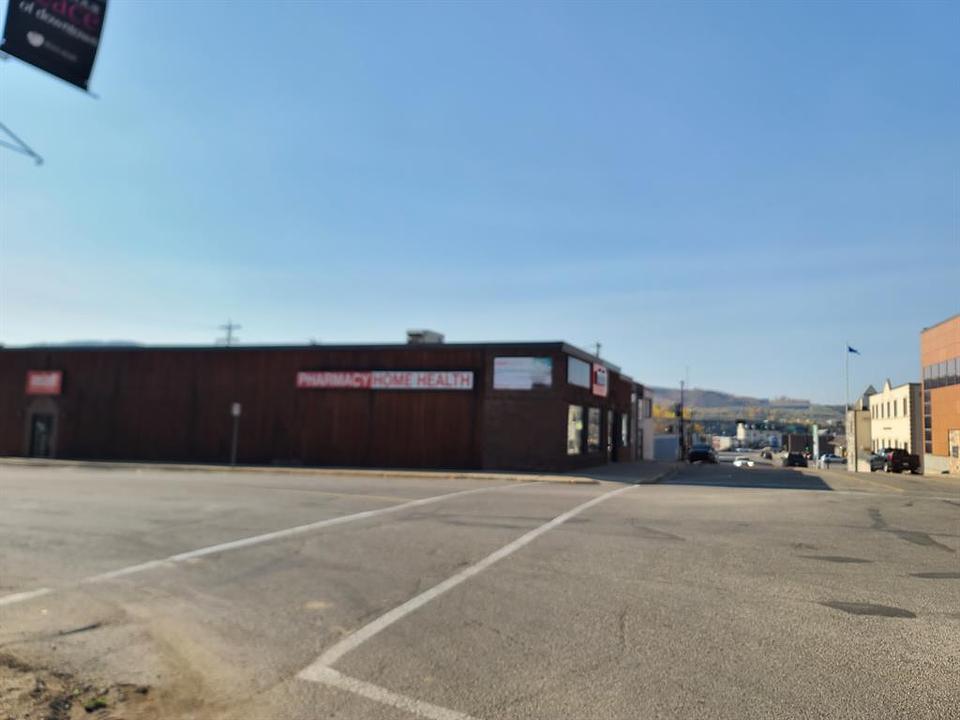 10013 100 Avenue, Peace River, AB