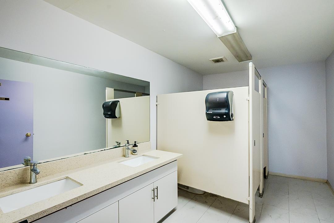 4725 Kingsway, Burnaby, BC