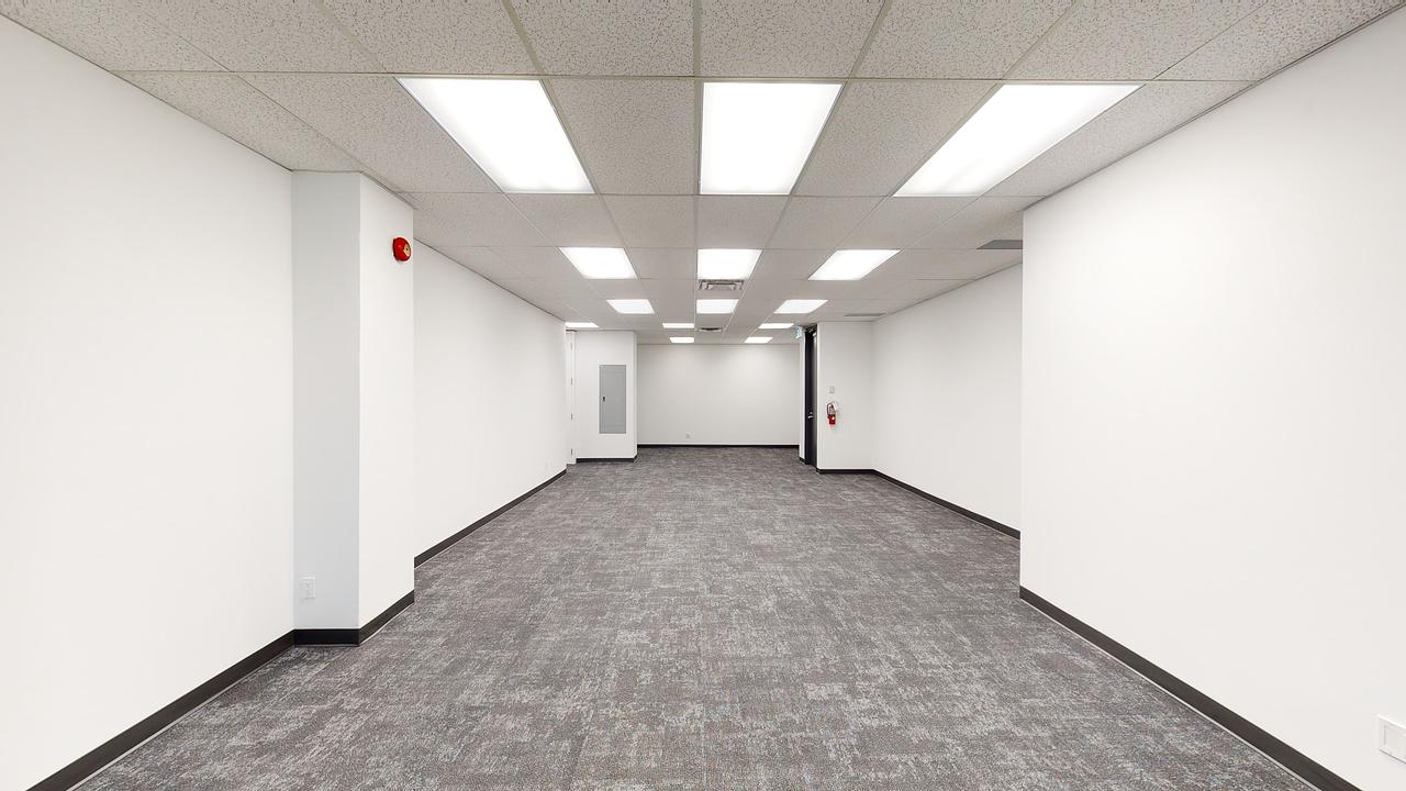 800 - 30 Eglinton Avenue West, Mississauga, ON
