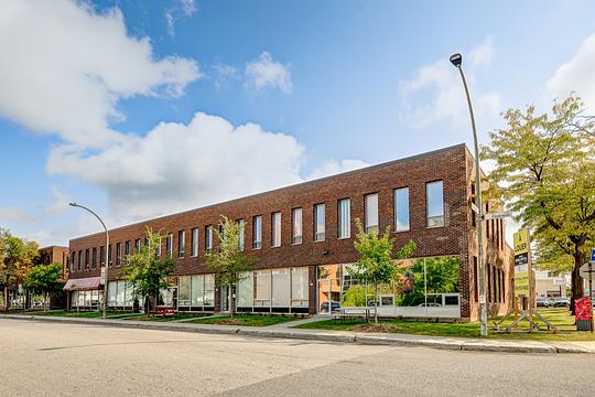 1560 Rue Chabanel Ouest, Montréal, QC