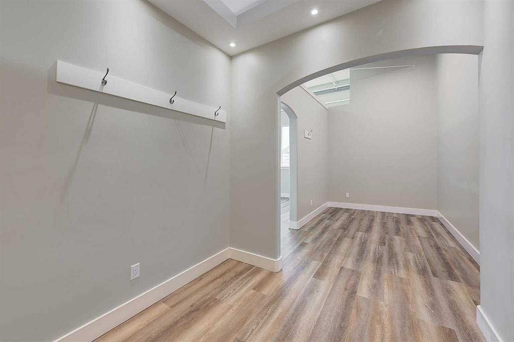 203 - 5116 52 Street, Red Deer, AB
