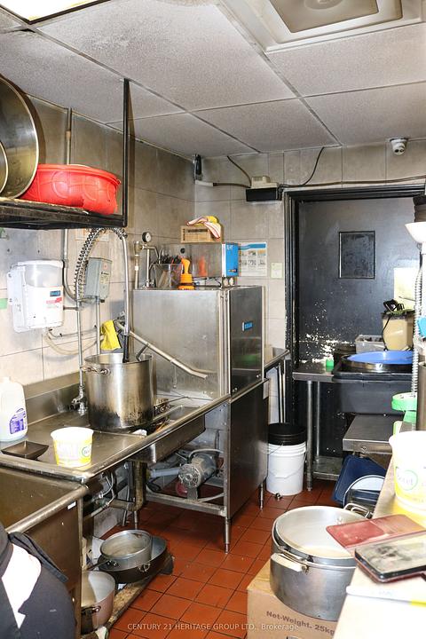 1116 Dundas Street West, Toronto, ON
