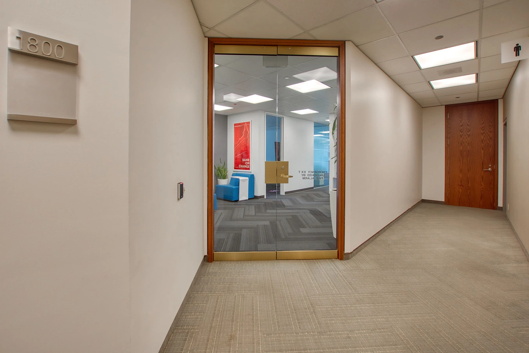 1800 - 200 King Street West, Toronto, ON