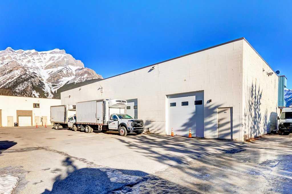 106 - Jay Street, Banff, AB