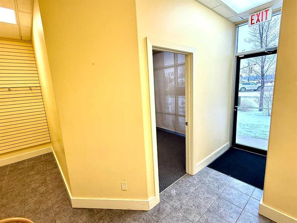 A105 - 5212 48 Street, Red Deer, AB