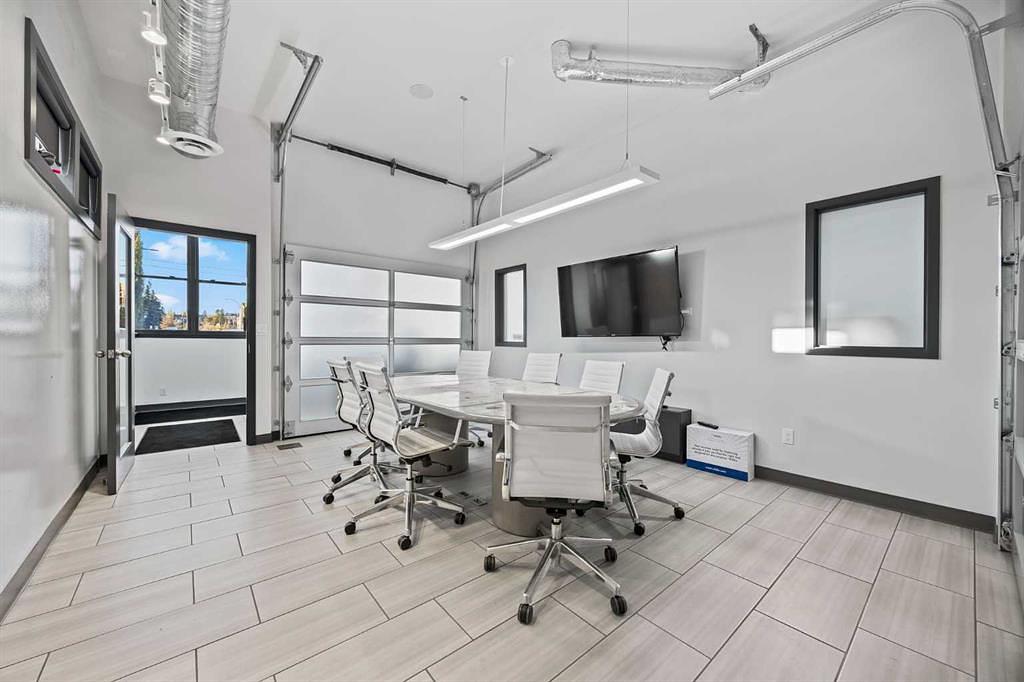 1742 10 Avenue Southwest, Calgary, AB