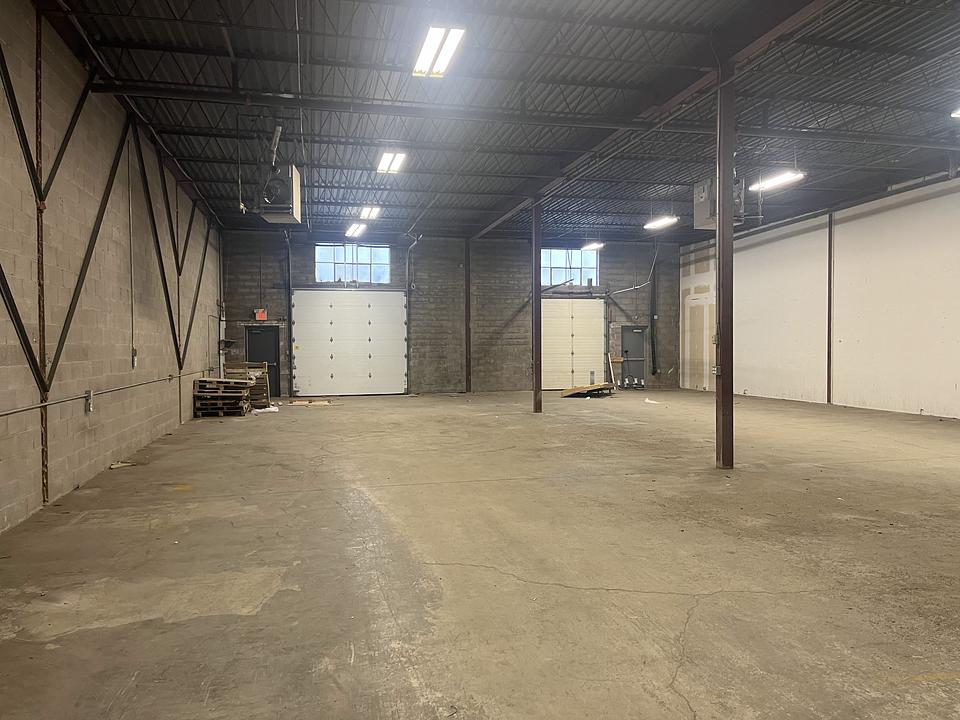 6-7 - 107 Manitou Drive, Kitchener, ON