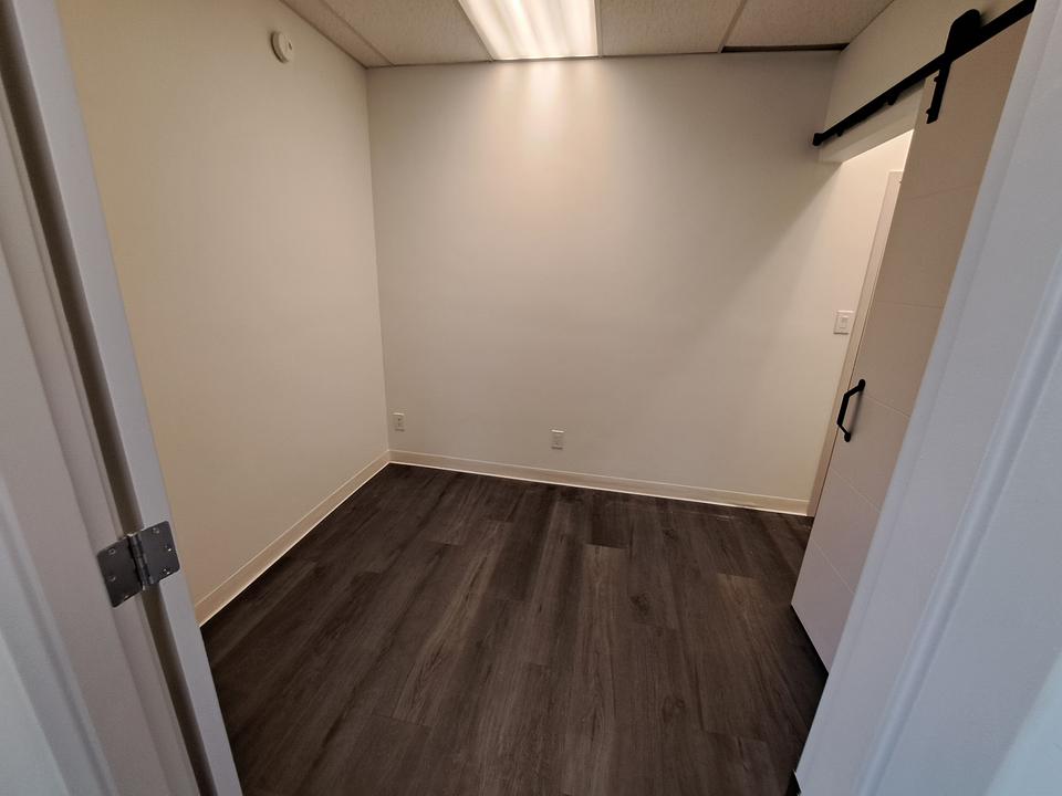 100 - 3965 Kingsway, Burnaby, BC