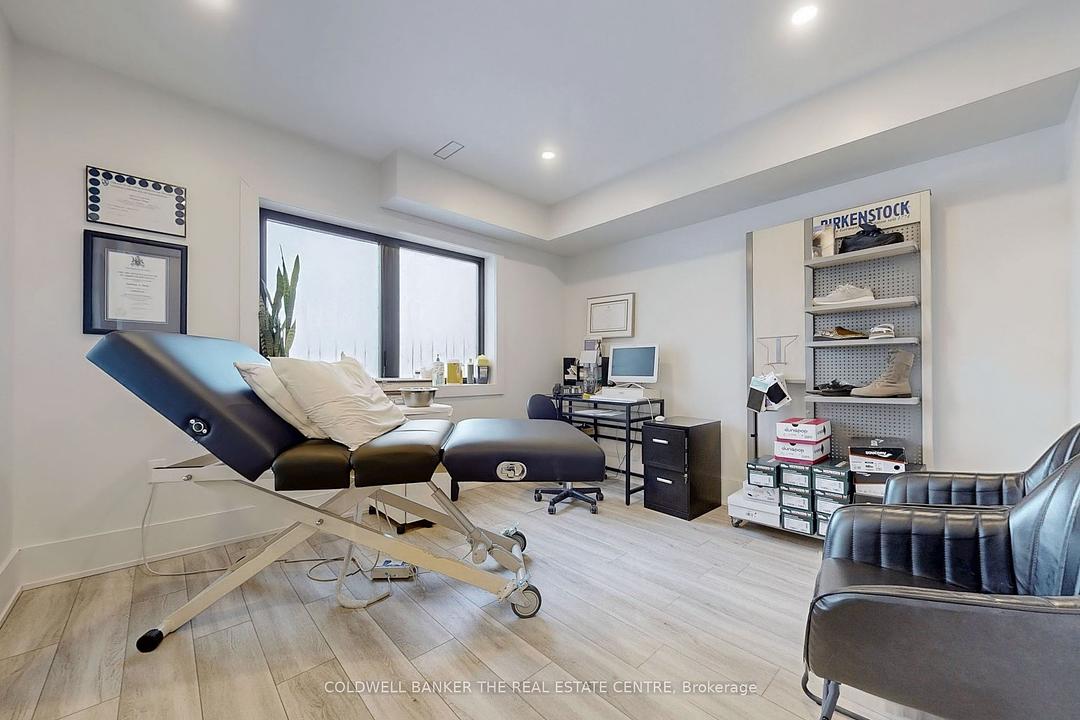 543 The Queensway South, Georgina, ON