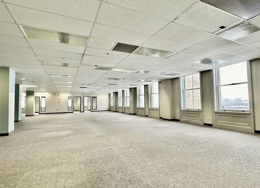 360 - 123 Main Street, Winnipeg, MB