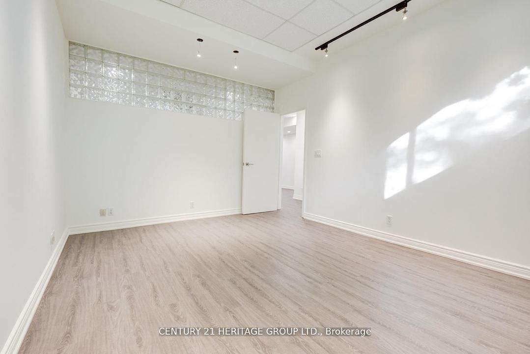 101 - 2900 Yonge Street, Toronto, ON
