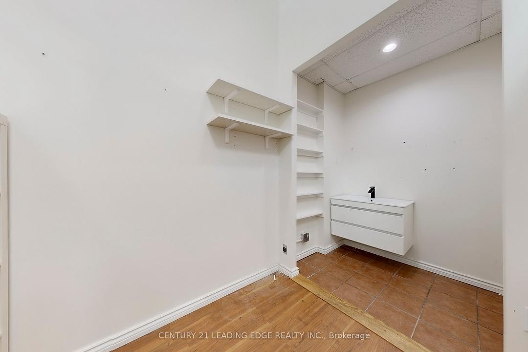 5 - 17080 Bathurst Street, Newmarket, ON