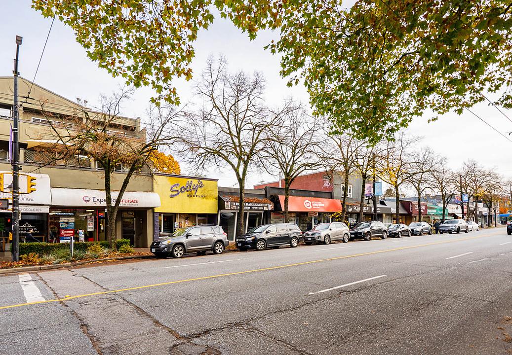 2871 West Broadway, Vancouver, BC