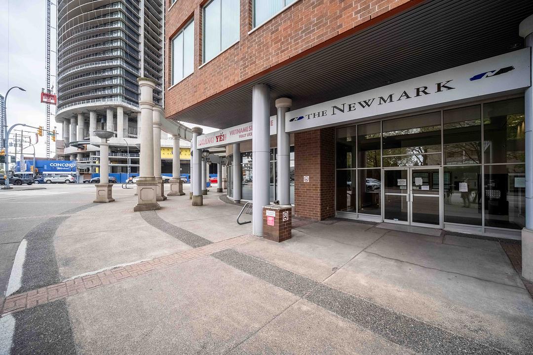 301 - 4885 Kingsway, Burnaby, BC