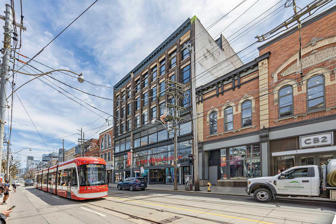 639 Queen St W, Toronto, ON