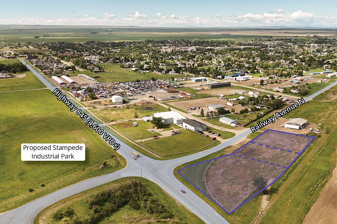 305 East RR Street, Raymond, AB