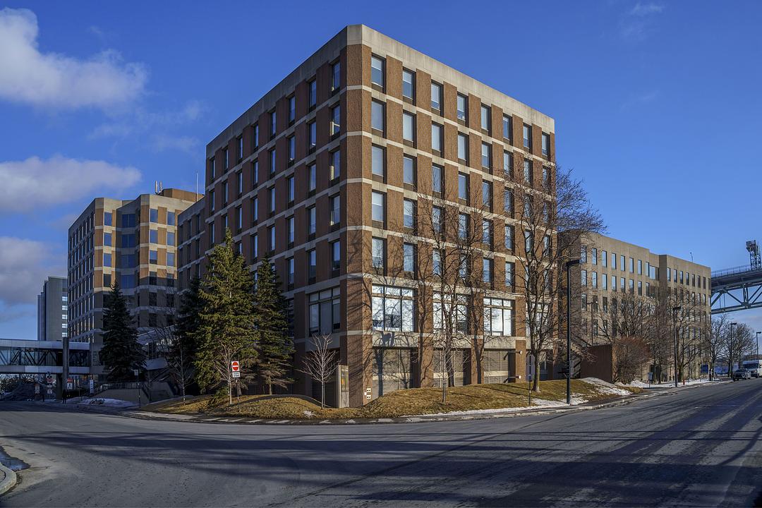 1000 Rue de Sérigny, Longueuil, QC