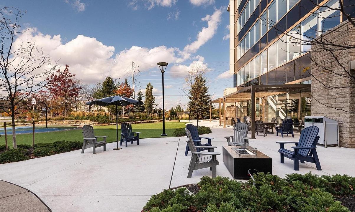 300 - 1855 Buckhorn Gate, Mississauga, ON