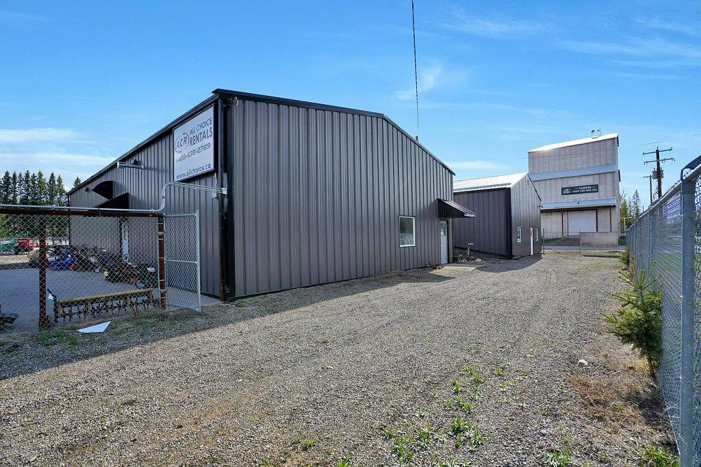 1101 Main Avenue East, Sundre, AB