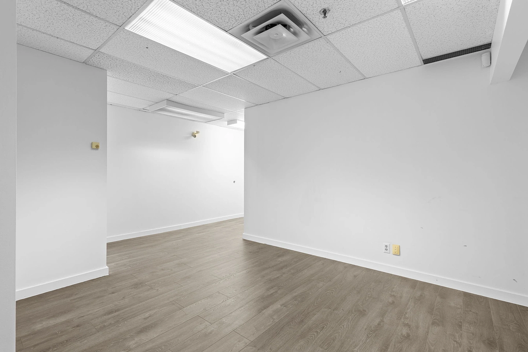 150 - 8150 Boulevard Métropolitain Est, Montréal, QC