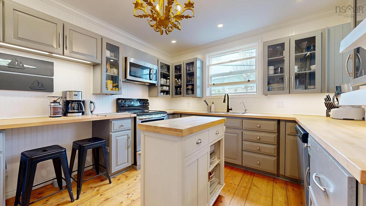 558 Main Street, Mahone Bay, NS