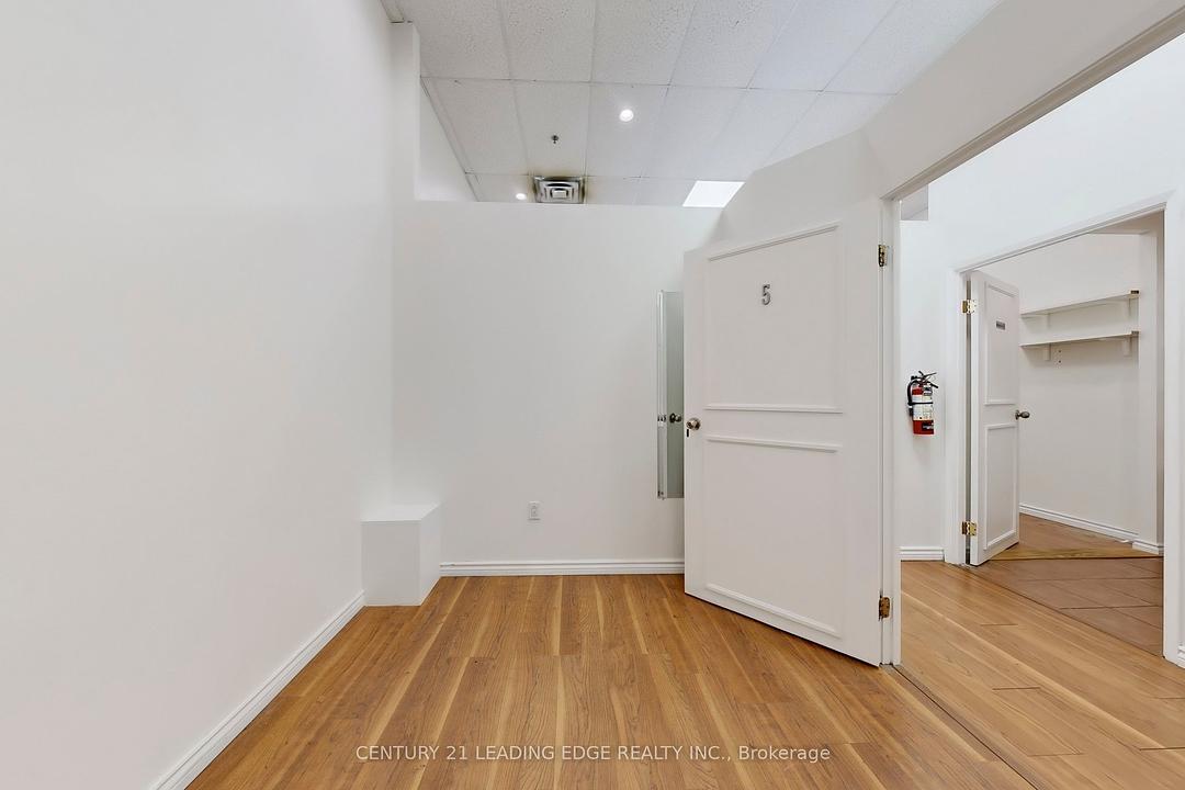 5 - 17080 Bathurst Street, Newmarket, ON