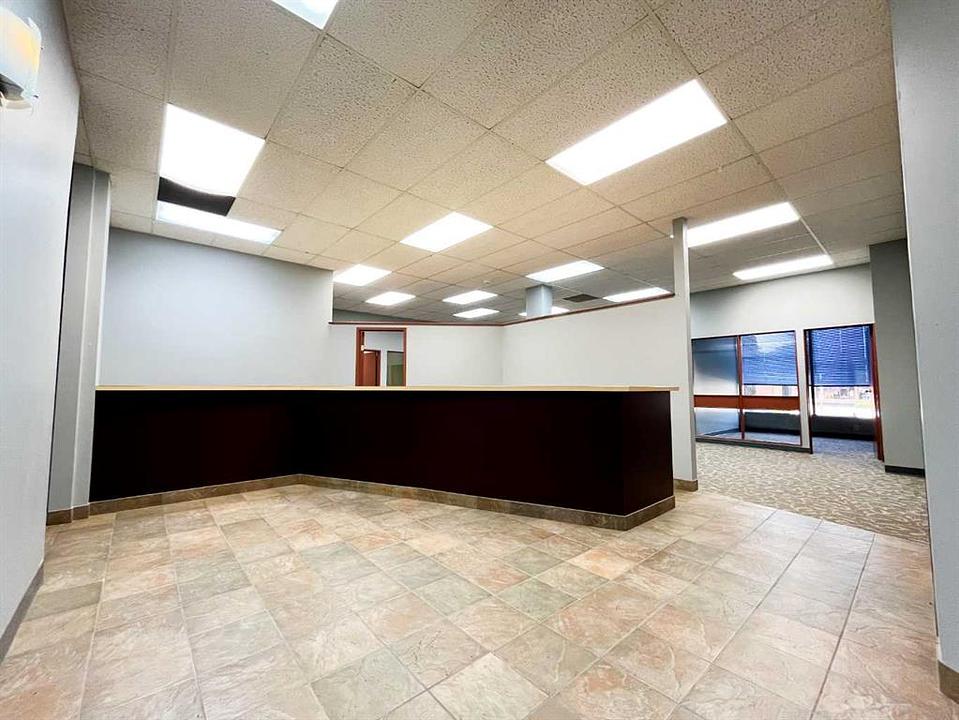 101 - 132 4 Avenue Southeast, Medicine Hat, AB