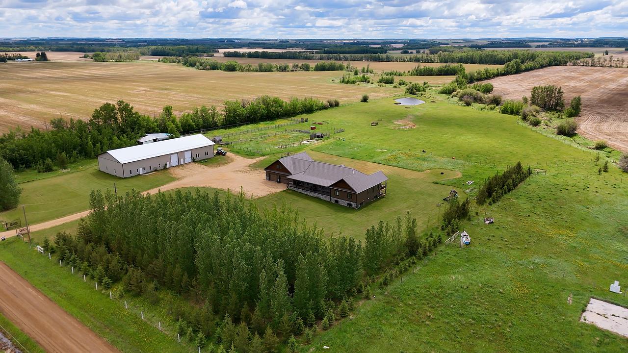 26517 Township Road 584, Pickardville, AB
