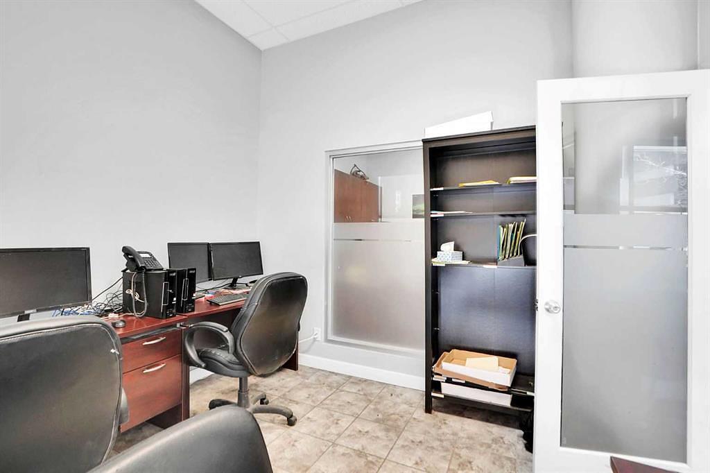 880 4 Avenue Southwest, Calgary, AB