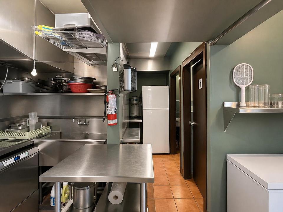 1822 West Broadway, Vancouver, BC