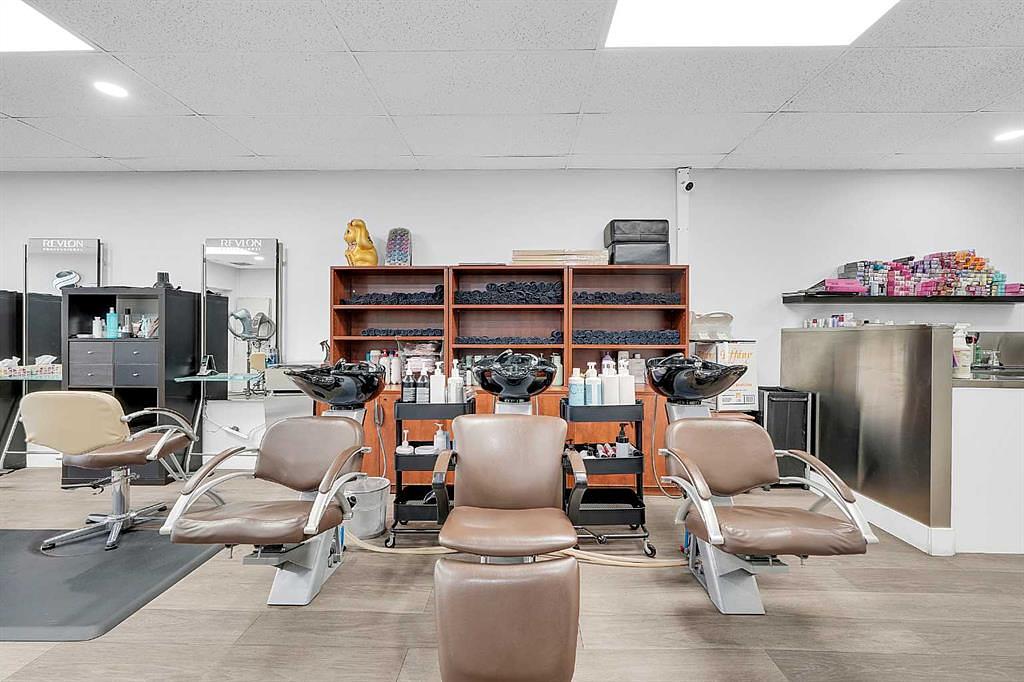 222 16 Avenue Northeast, Calgary, AB