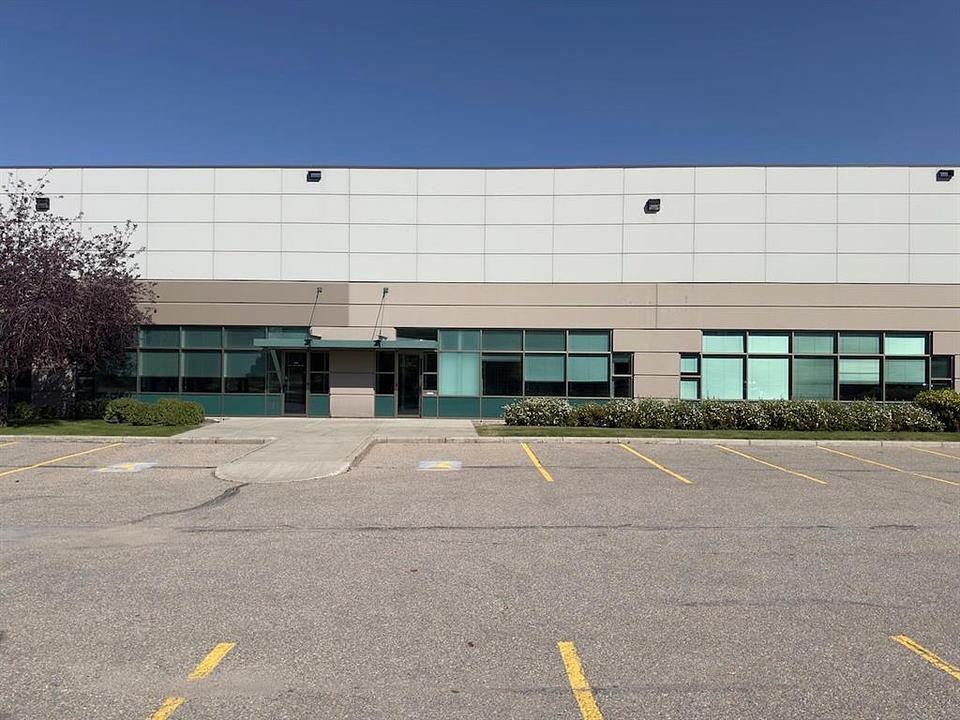110 - 2730 39 Avenue Northeast, Calgary, AB