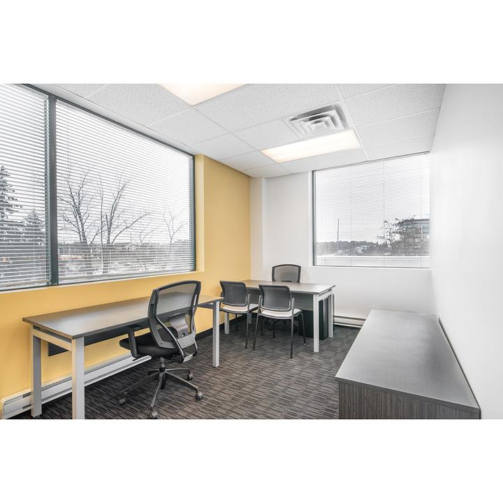 Office space for rent for 3 persons in Richmond Hill  - 9225 Leslie St, Richmond Hill, ON