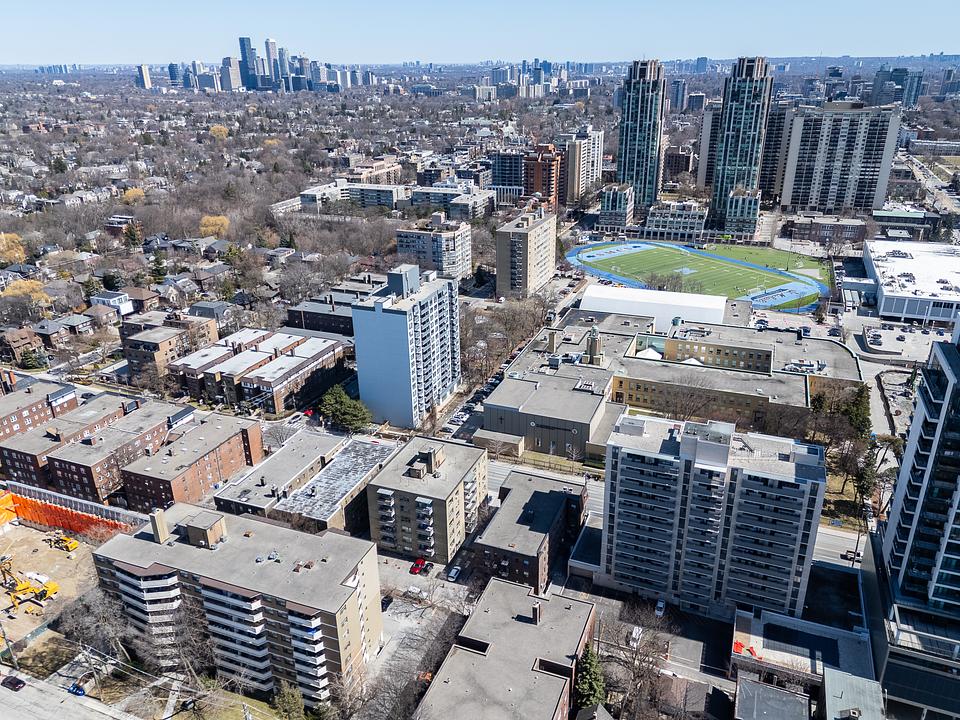 1524 Bathurst Street, Toronto, ON