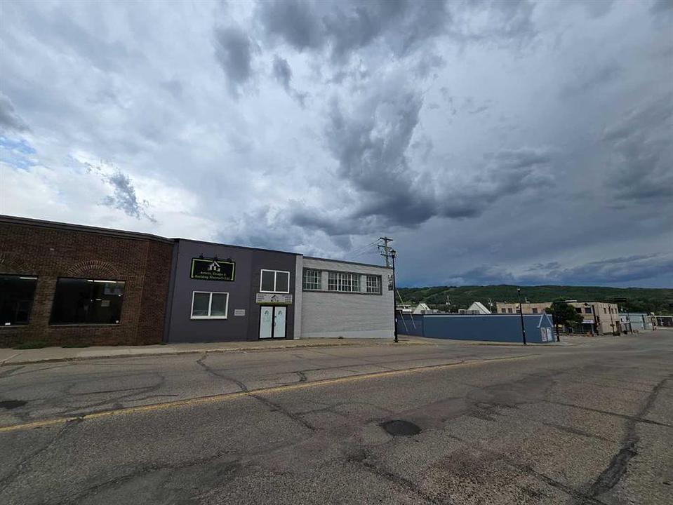 10009 100 Avenue, Peace River, AB