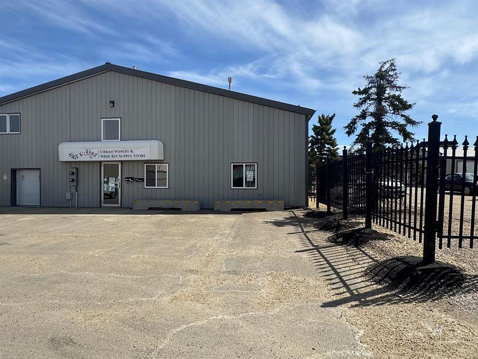 B - 6223 48 Avenue, Camrose, AB