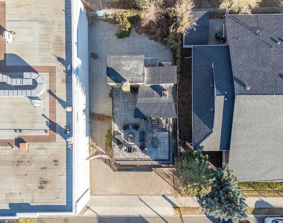 1742 10 Avenue Southwest, Calgary, AB
