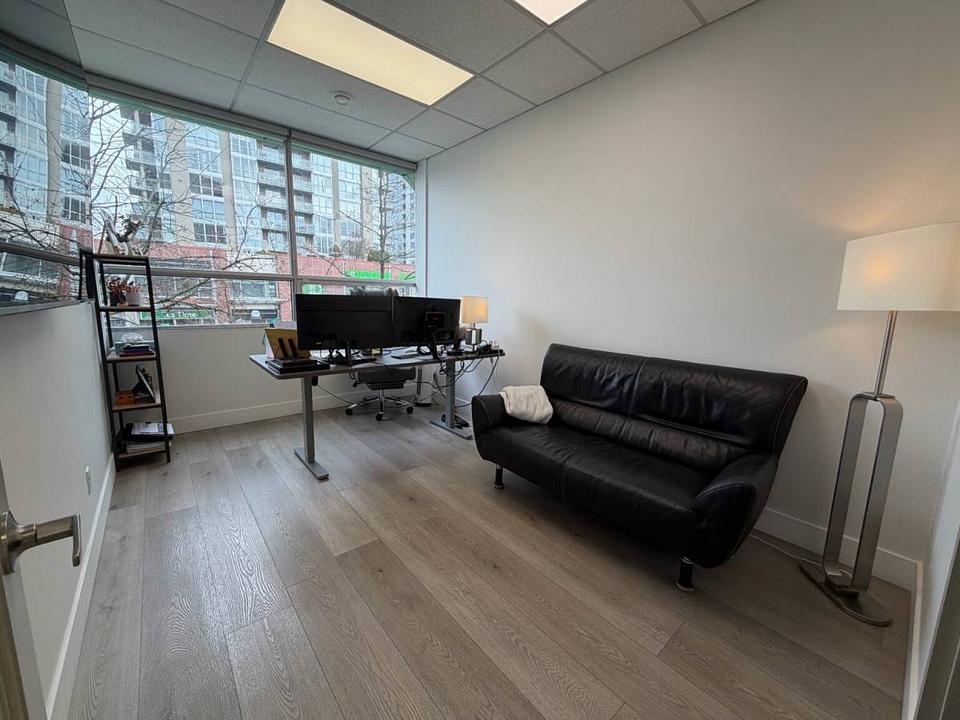 233 - 1433 Lonsdale Avenue, North Vancouver, BC