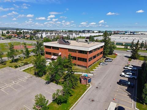 2711 39 Avenue Northeast, Calgary, AB