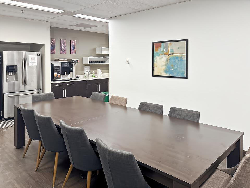 750 - 2 Robert Speck Parkway, Mississauga, ON
