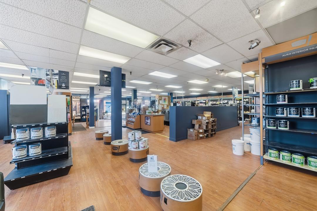 2975 Dundas Street West, Toronto, ON