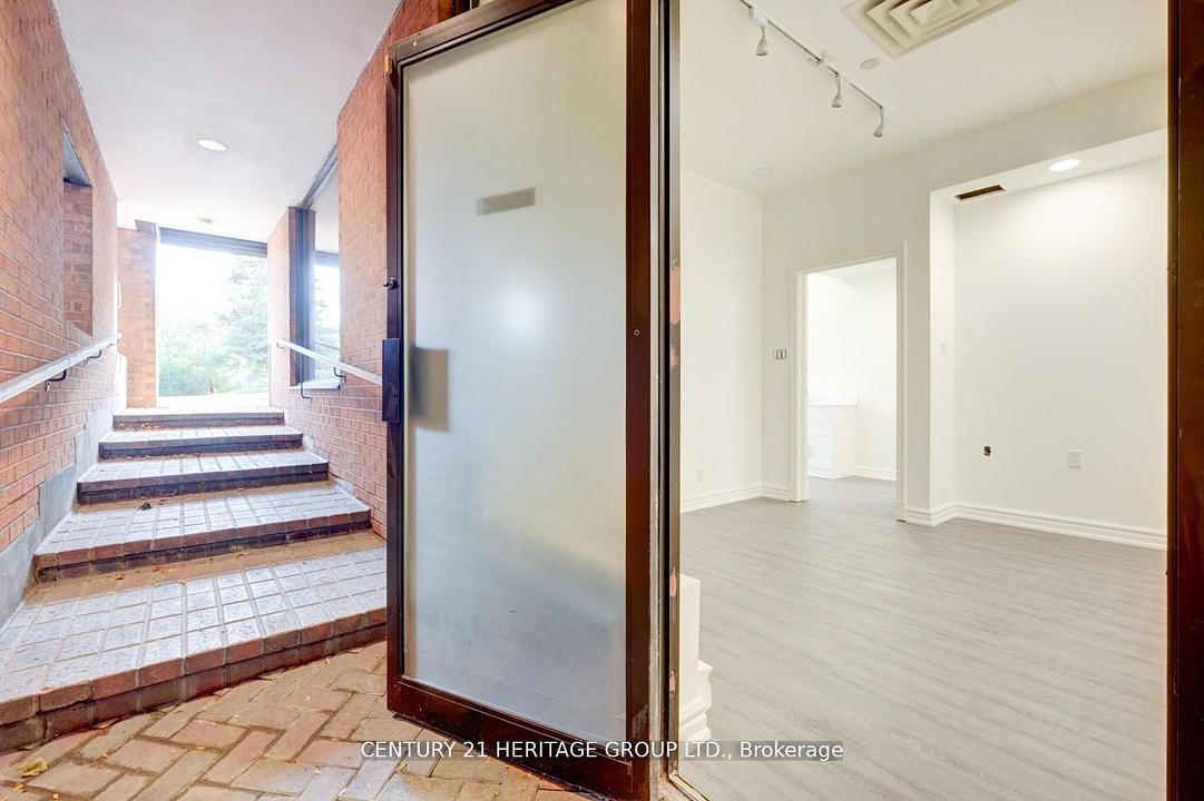 101 - 2900 Yonge Street, Toronto, ON