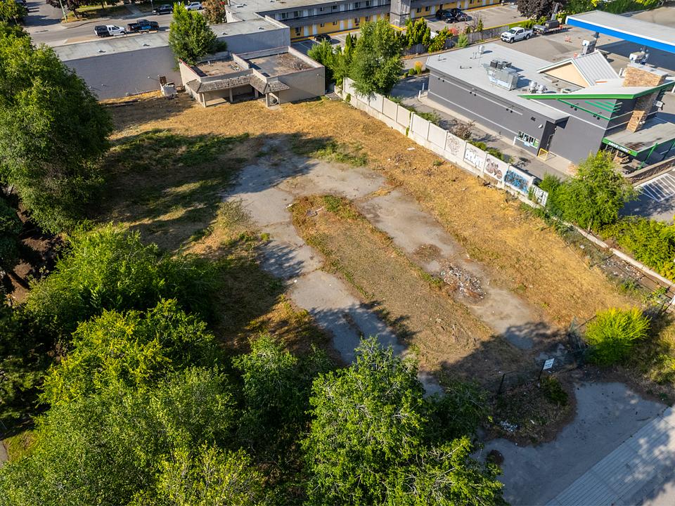 1864 Harvey Avenue, Kelowna, BC