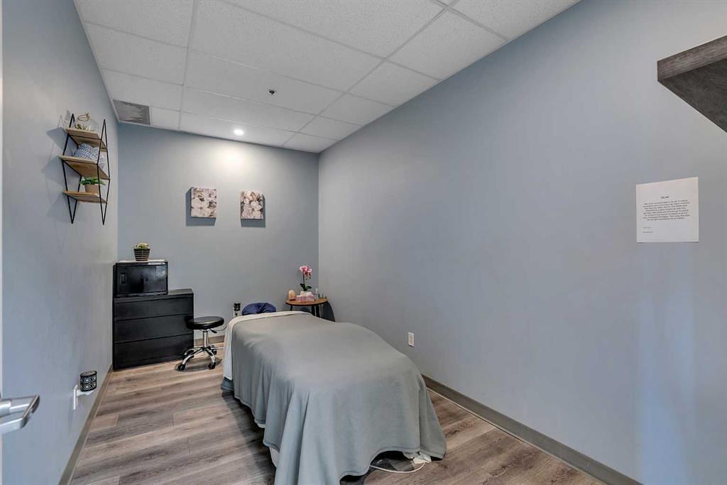 220 - 20 Saddlestone Drive Northeast, Calgary, AB