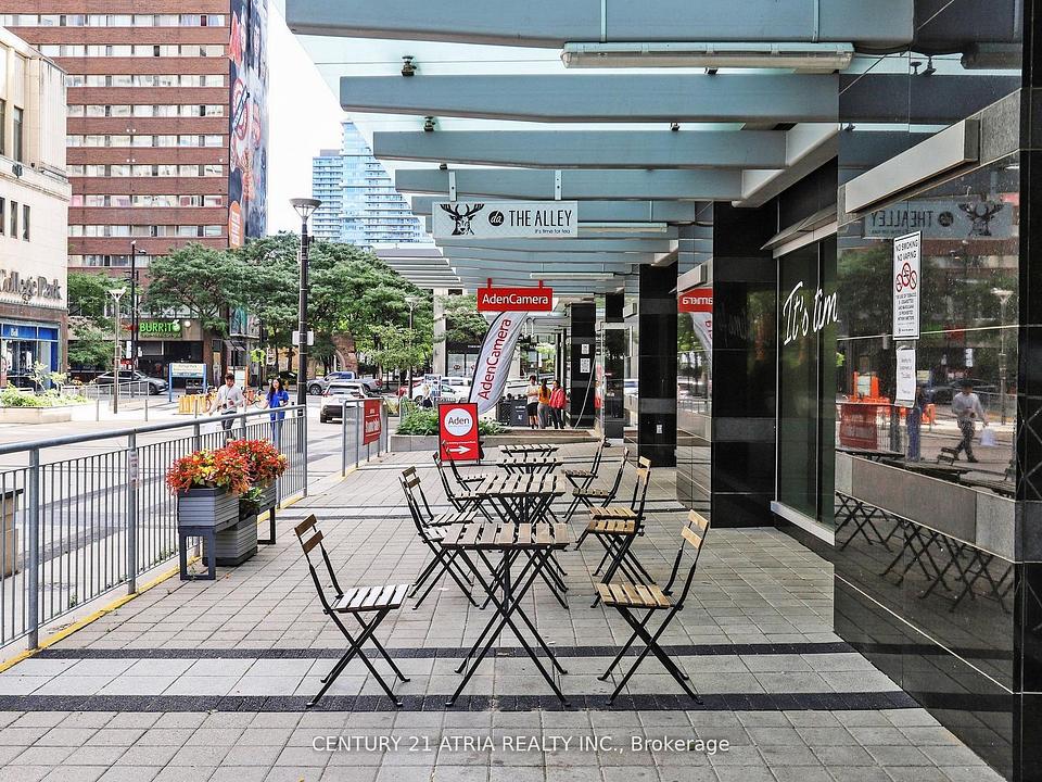 1 - 382 Yonge Street, Toronto, ON