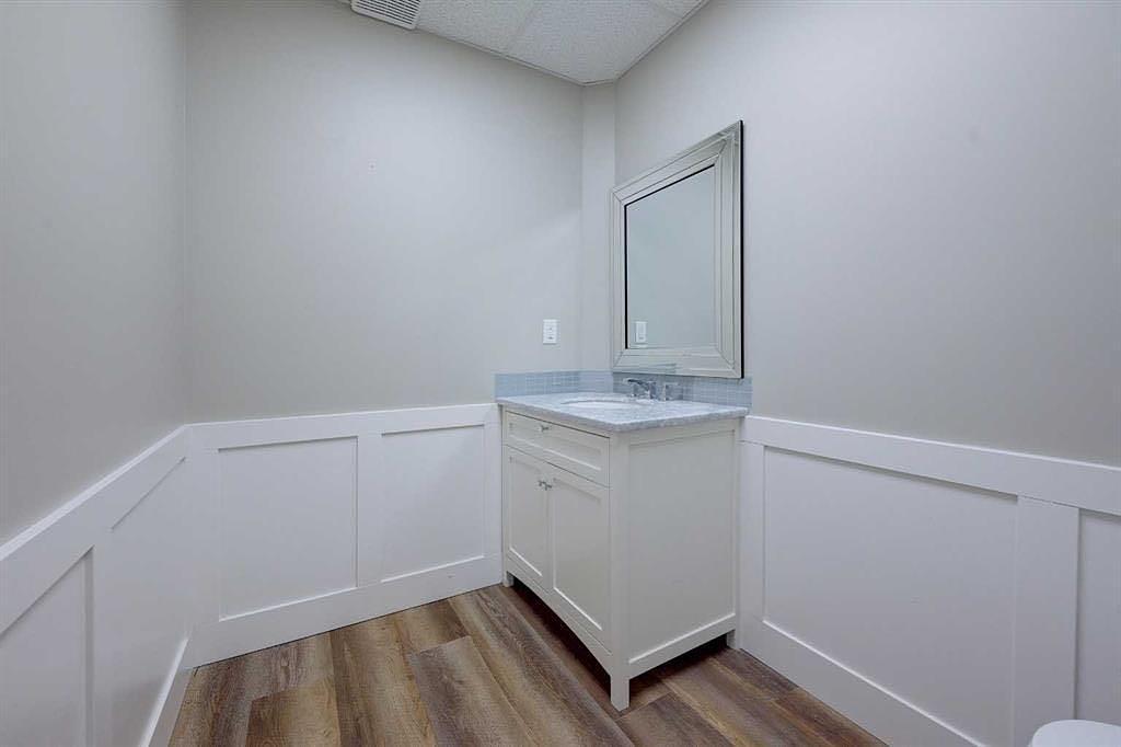 203 - 5116 52 Street, Red Deer, AB
