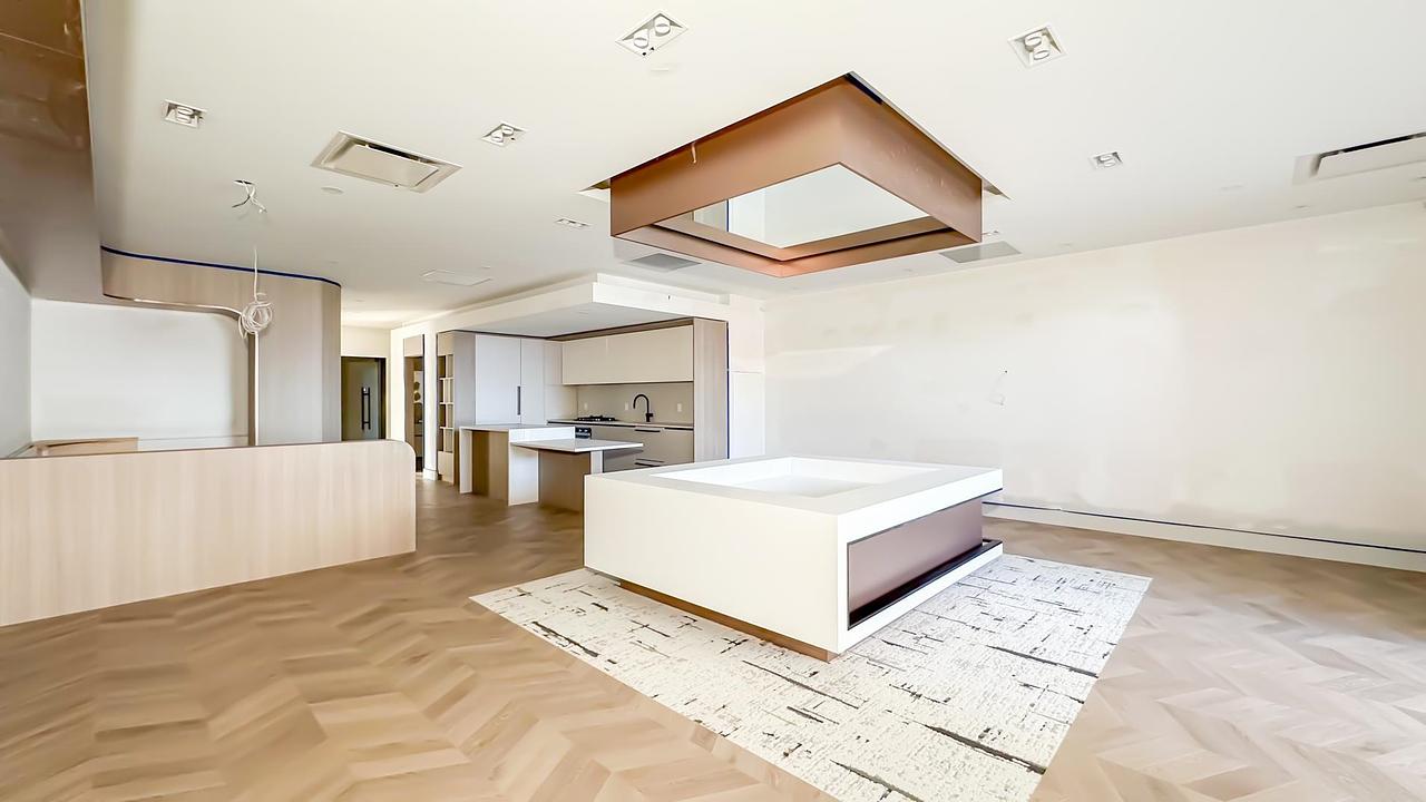 8273 Oak Street, Vancouver, BC