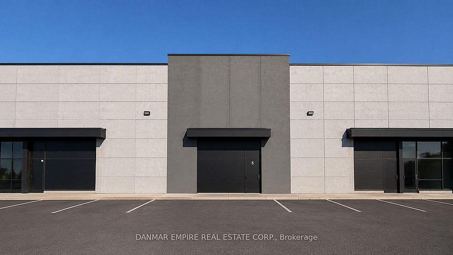 5 - 2165 Buckingham Rd, Oakville, ON