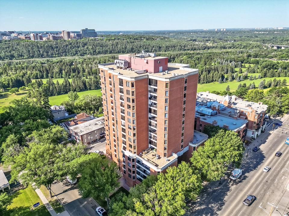 1 - 23520 Woodbine Ave, Georgina, ON