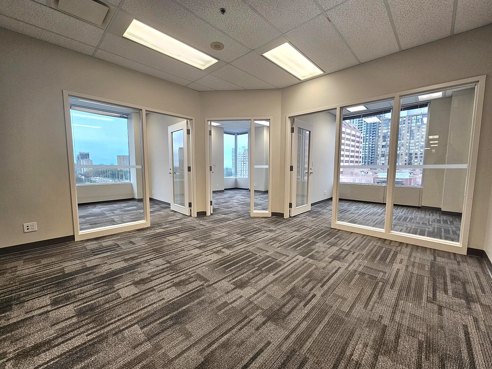 401 - 77 City Centre Drive, Mississauga, ON